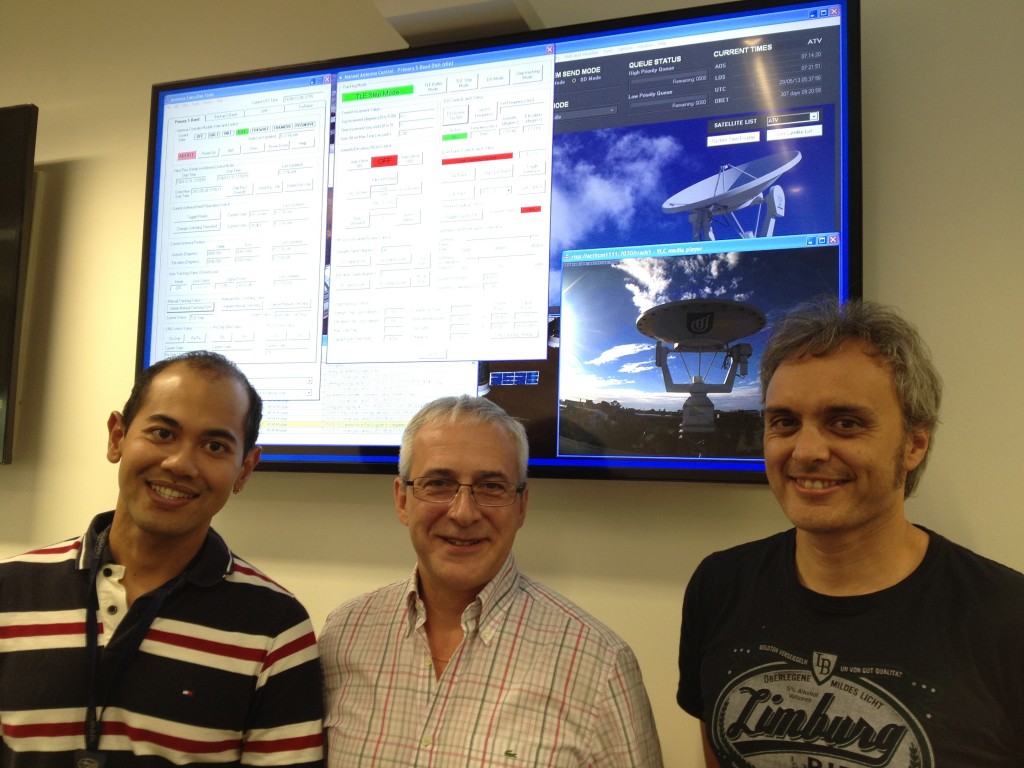 Aldeleide team tracking Ariane 5 & ATV-4 Credit: UniSA