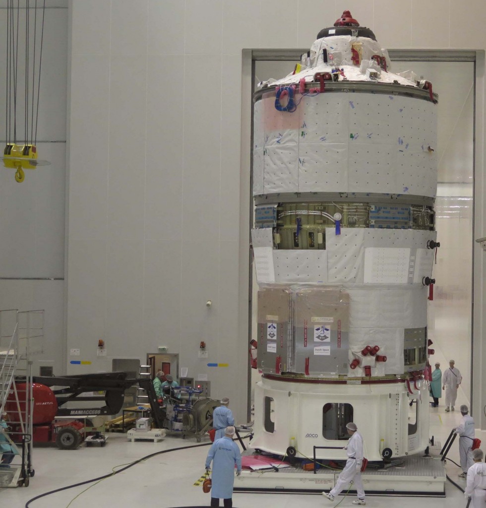 Roll'in along: ATV-5 transfer to fuelling area at Kourou. Credit: ESA-CNES-Arianespace/Optique video du CSG-S