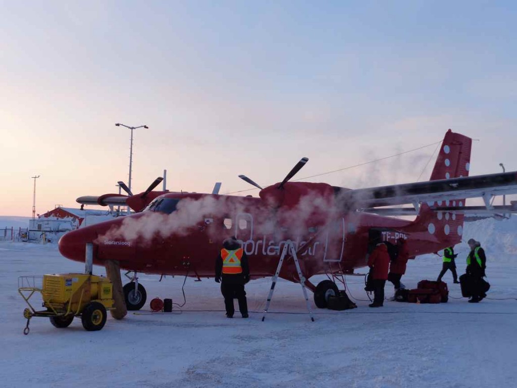 Norlandair Twin Otter ‘Siorarsiooq’ at Resolute, with heater & smoke. (courtesy Mark Drinkwater–ESA)
