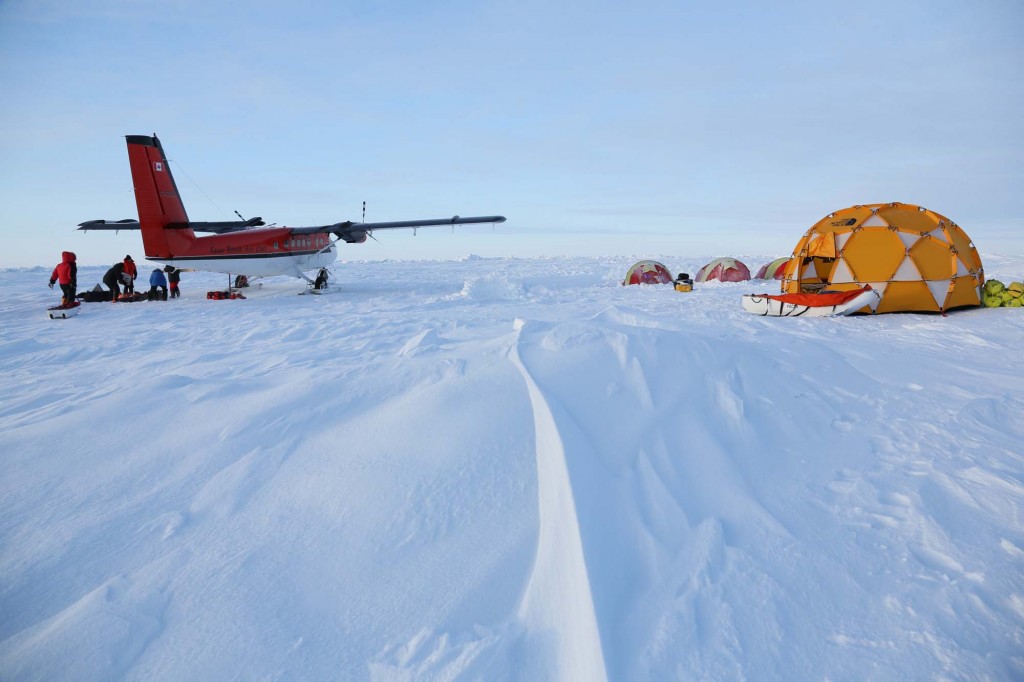 Base camp on the sea ice north of Greenland. (M. Cornelissen)