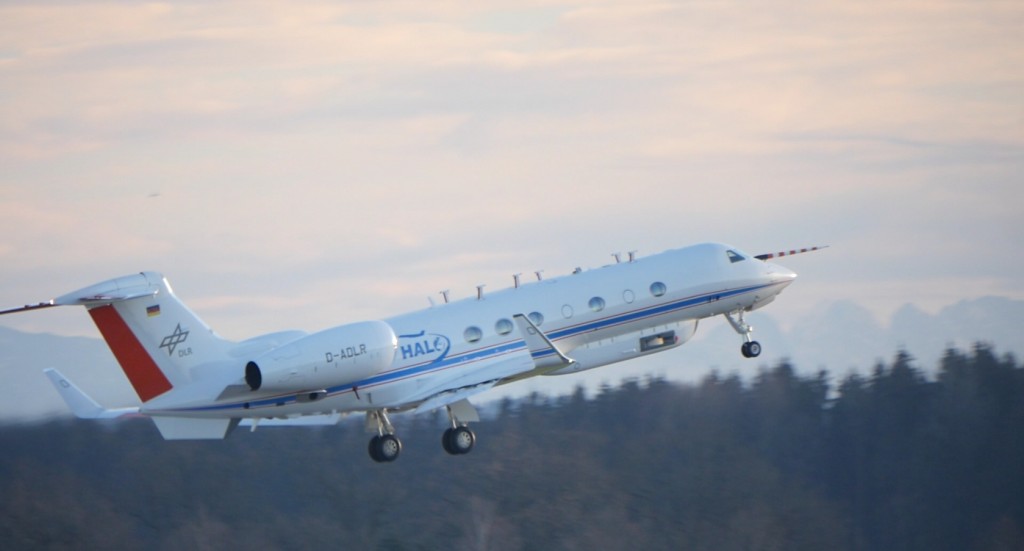 The HALO aircraft takes off for the electromagnetic compatibility test flight. (P. Preusse–FZ-Juelich)