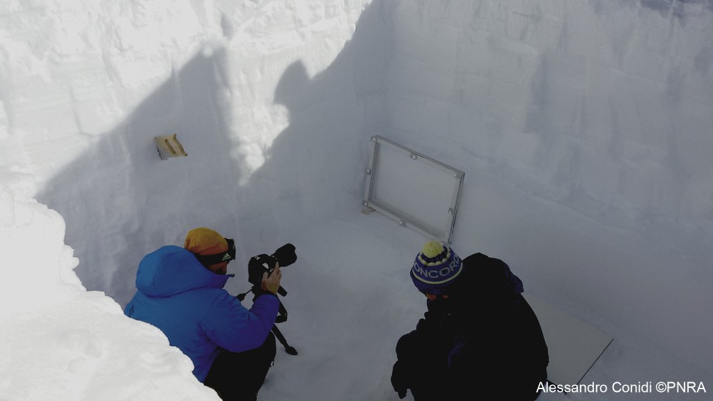 Fabiano (right) and Giampietro Casasanta (DC11 winterover - left) collecting NIR photos of the snow pit wall.