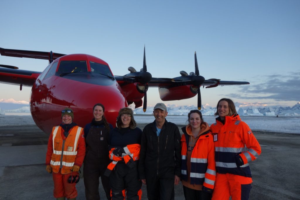 Dash-7 crew for this morning's flight. (credits: ESA–I. Lawrence)