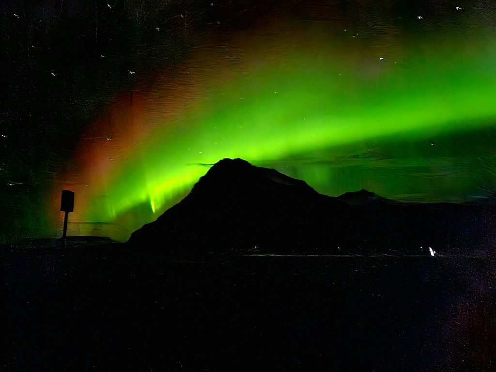 The aurora borealis over the mountains around Vatnajökull, Iceland. (Credit: CPOM/Andrew Shepherd)