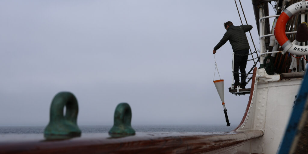 Student Oliver Kai Hansen deploying a plankton net. (Ocean Media Lab)