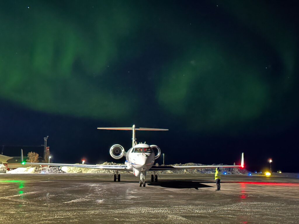 The DLR HALO aircraft is ready to roll back into the Hangar after a successful flight. (Image credit: Silke Groβ, DLR).