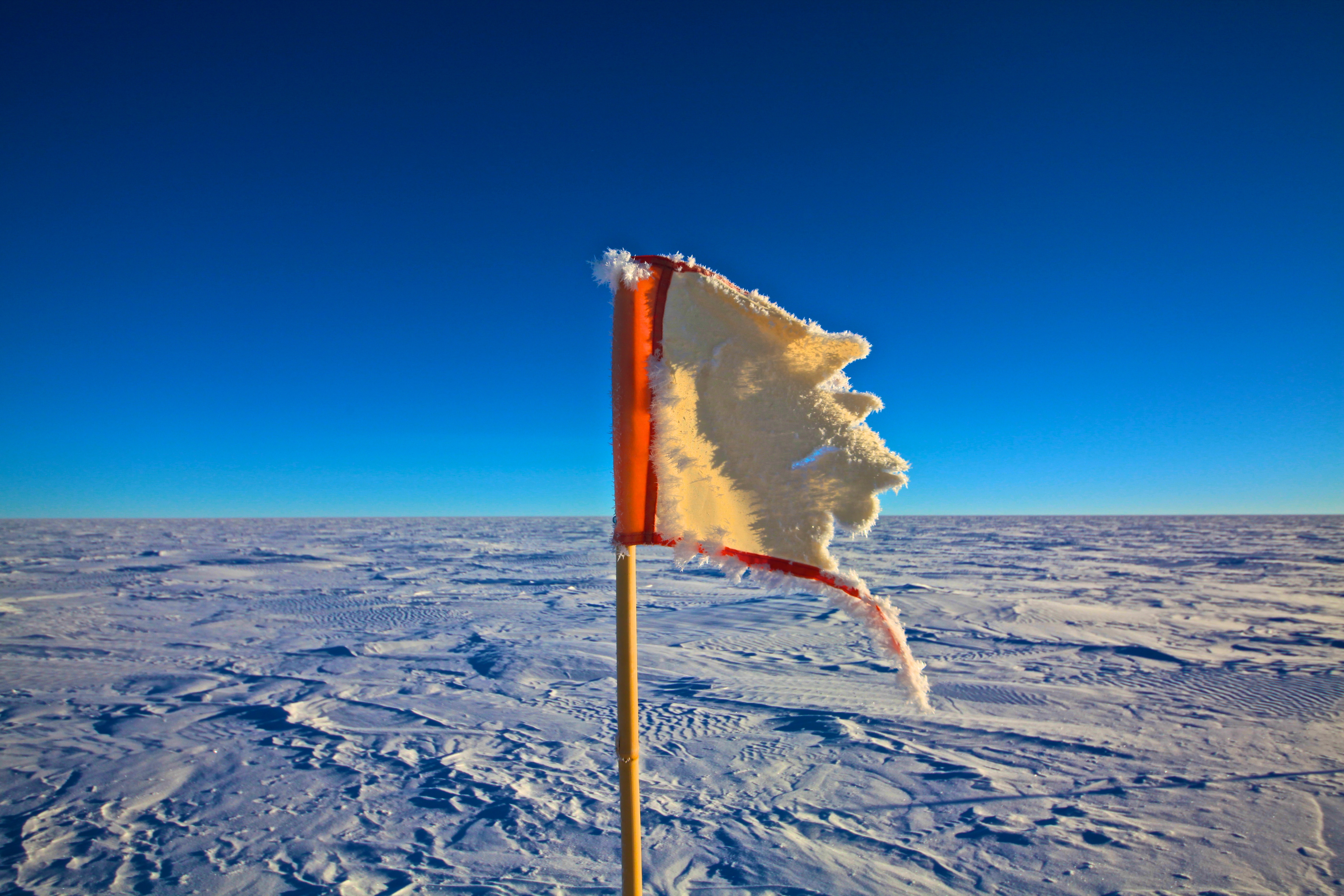 Южный полюс день и ночь. Полюс недоступности (антарктическая станция). Полюс недоступности Арктика. Полюс недоступности Антарктида Экспедиция. Южный полюс недоступности.