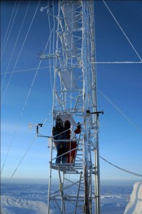 Albane Barbero and Simonetta climbing the American tower. Credits: IPEV/PNRA-A. Barbero