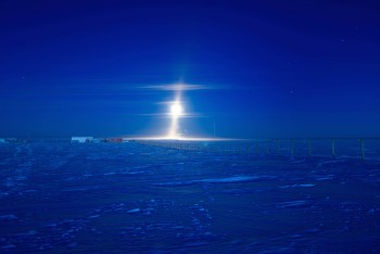 Midwinter Moon. Credits: ESA/IPEV/PNRA-B. Healey