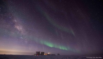 Concordia under aurora. Credits: ESA/IPEV/PNRA