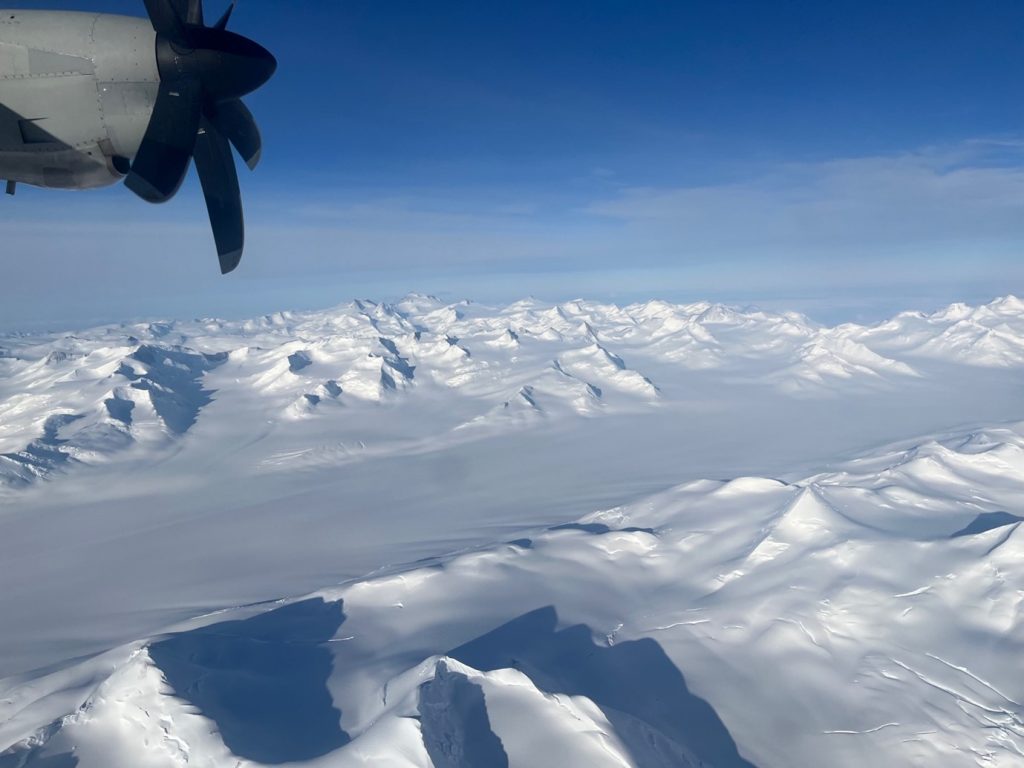 View of the Antarctic continent out of the Lockheed C-130 Hercules plane from Christchurch to Mario Zuchelli Station. Credits: Jessica Studer, IPEV/PNRA/ESA