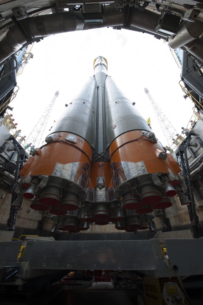 Soyuz being positioned in launch tower. (ESA–S. Corvaja)