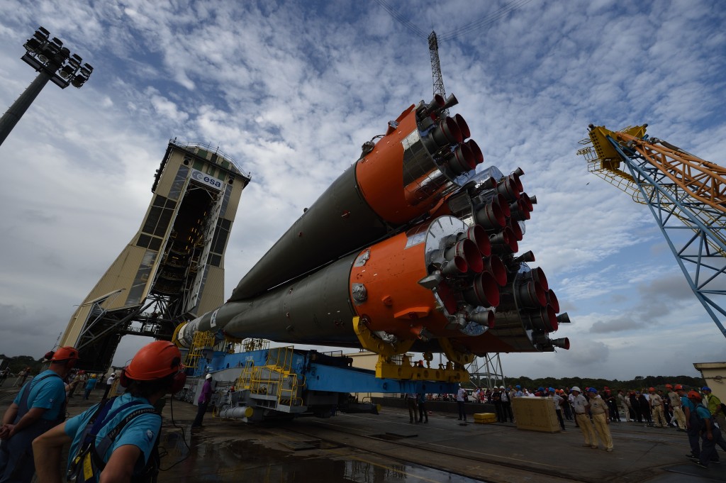 Soyuz roll out to launch pad. (ESA–S. Corvaja) 