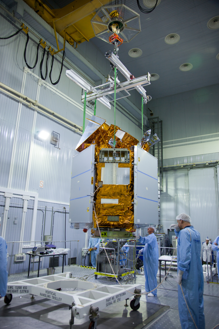 Sentinel-5P Lifted Onto Fuelling Stand – Earth Observation Launch Campaigns