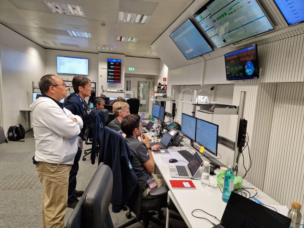 All eyes on the screens. (ESA)