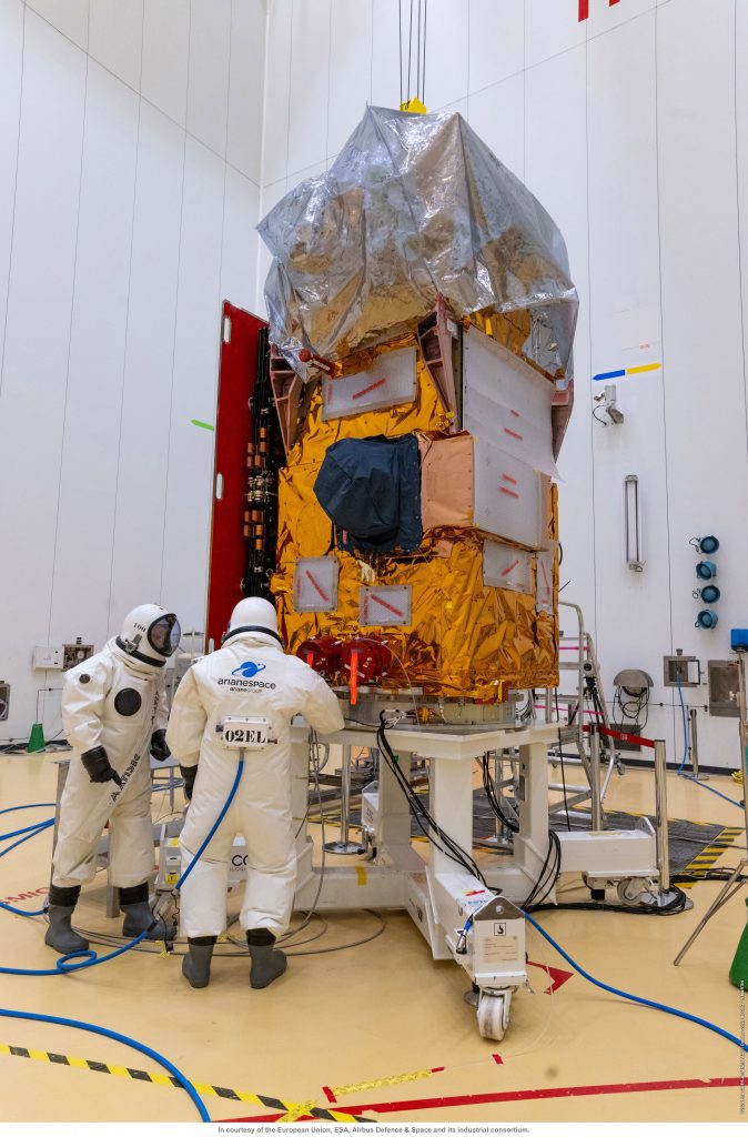 Fuelling Sentinel-2C. (ESA-CNES-ARIANESPACE/Optique vidéo du CSG–S. Martin)