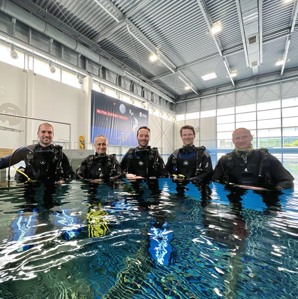 Marco Sieber and Pablo Álvarez Fernández with diving instructors training at ESA’s European Astronaut Centre neutral buoyancy facility. Credits: ESA