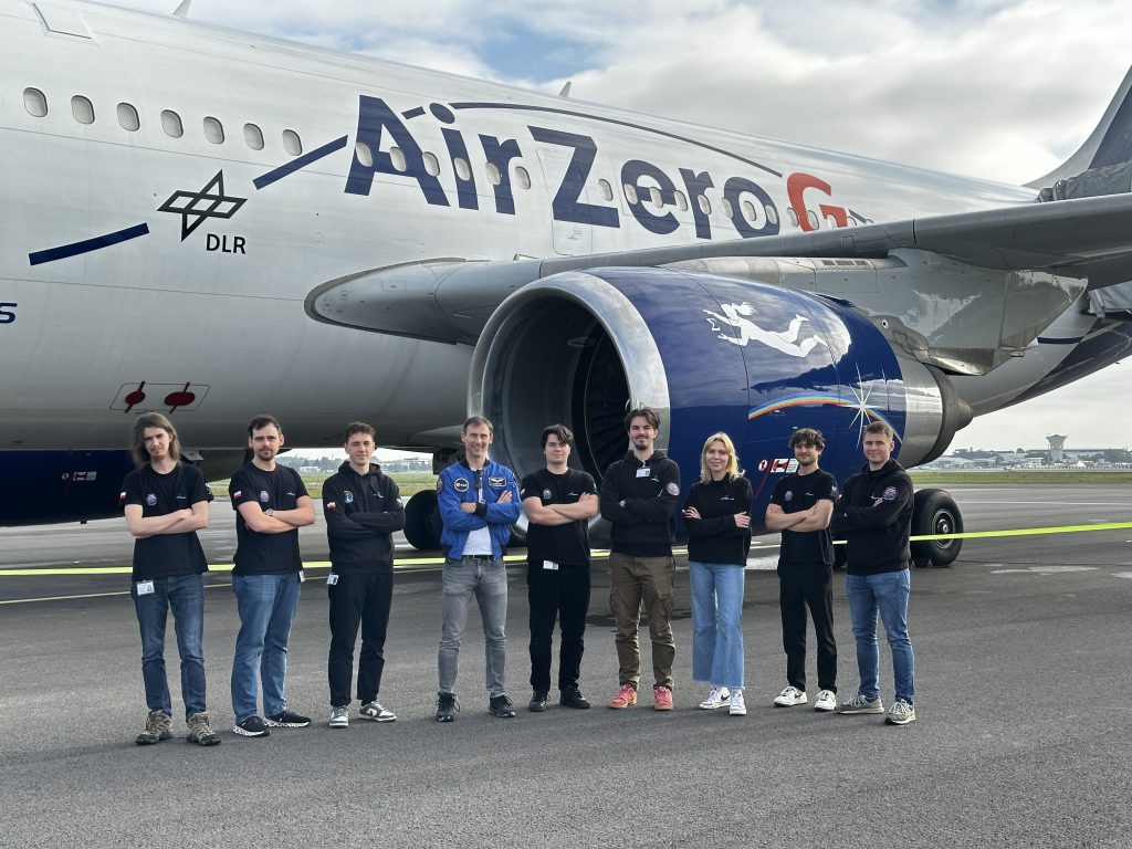 ESA project astronaut Sławosz Uznański and the M.A.C.K.I. project team in front of NoveSpace’s Airbus A310 AirZeroG plane. Credit: ESA/M.A.C.K.I.