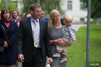 Andreas with family before leaving to Baikonur. Credits: ura.ra