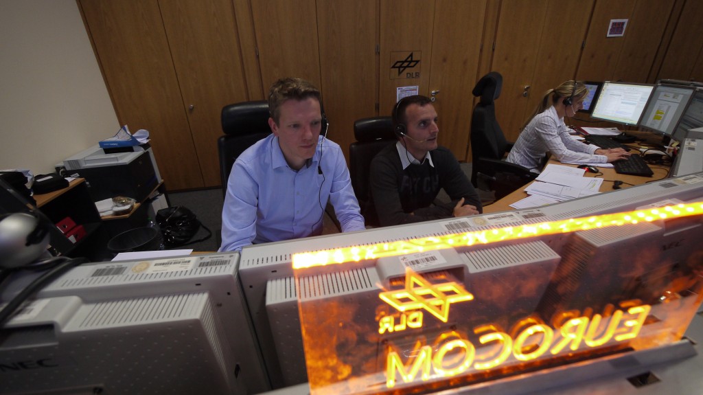 Eurocom on console. To the left Olivier with Andreas to the right. Credits: ESA–J. Harrod CC BY SA IGO 3.0