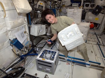 ESA astronaut Samantha Cristoforetti working with Kubik. Credits: ESA/NASA