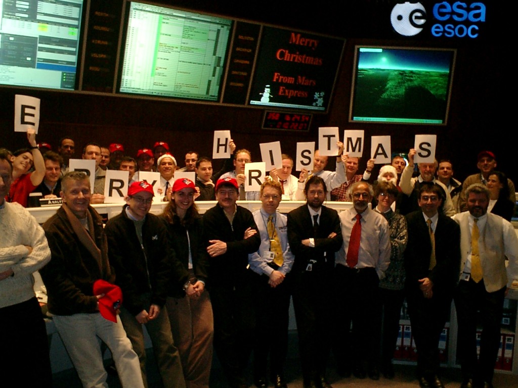 Team in ESOC Main Control Room 24 Dec 2003 (pana, right) Credit: ESA/M. Denis