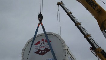 A crane lifts the ICC Credit: ESA
