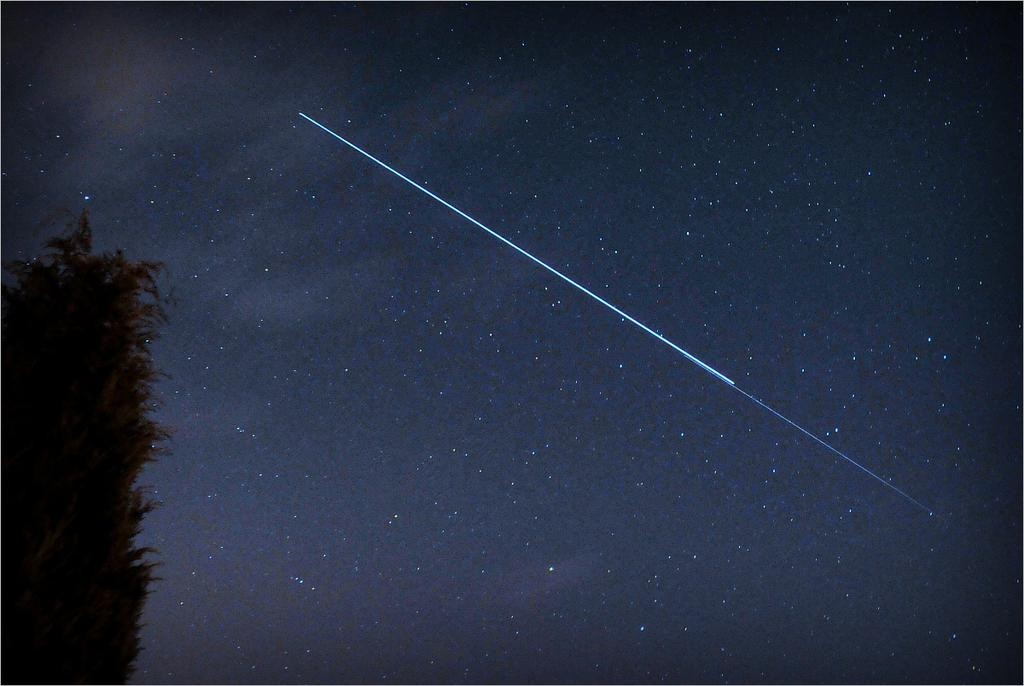 @dk3wn “1815 UTC My last ever sight of #ATV5 over Germany - visible deviation of #ISS trajectory #ATV”