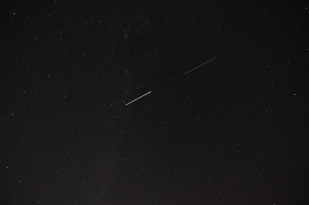@v8wunder “Got it! #ATV5 #GeorgesLemaître followed by #ISS. Shot from Bavaria, Germany. “