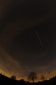 Hans Schremmer @astrohans “30 second exposure of #ATV5 and #ISS”