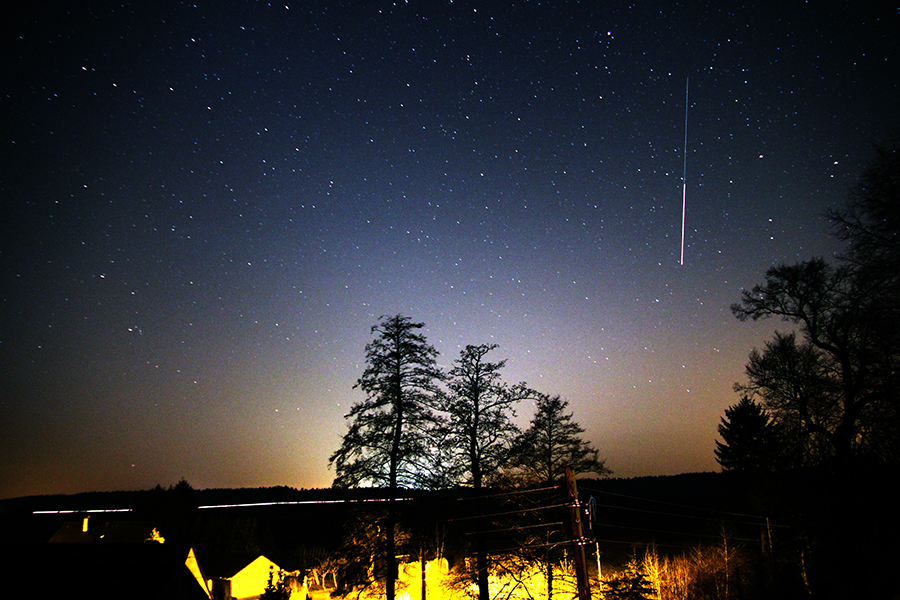 Sternfreund Dirk “my picture shows the ATV5 and ISS on the sky above Stolpen (East-Saxony)” via comments