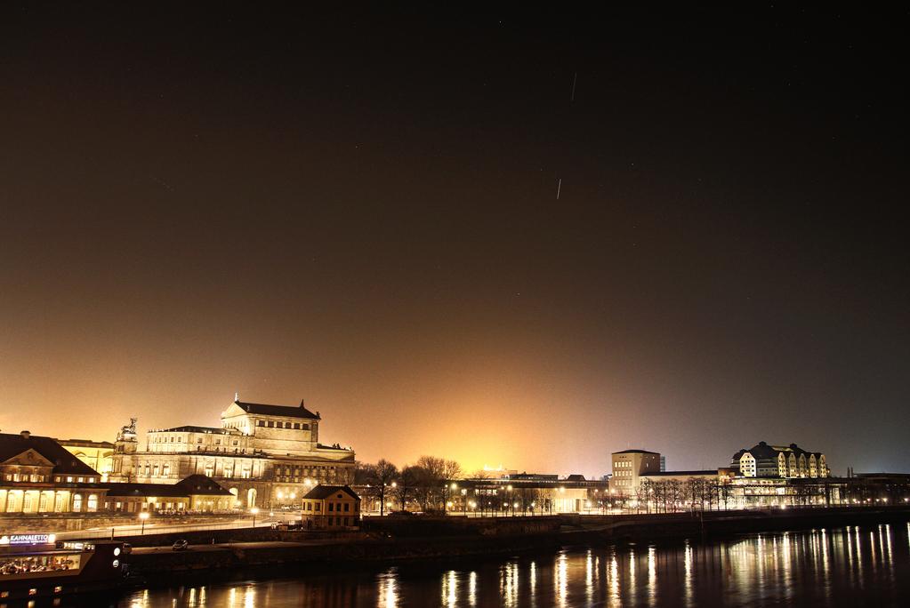 Jürgen ‏@jb_spiff “ISS chasing ATV5 over opera house and Elbe river in Dresden, Germany”