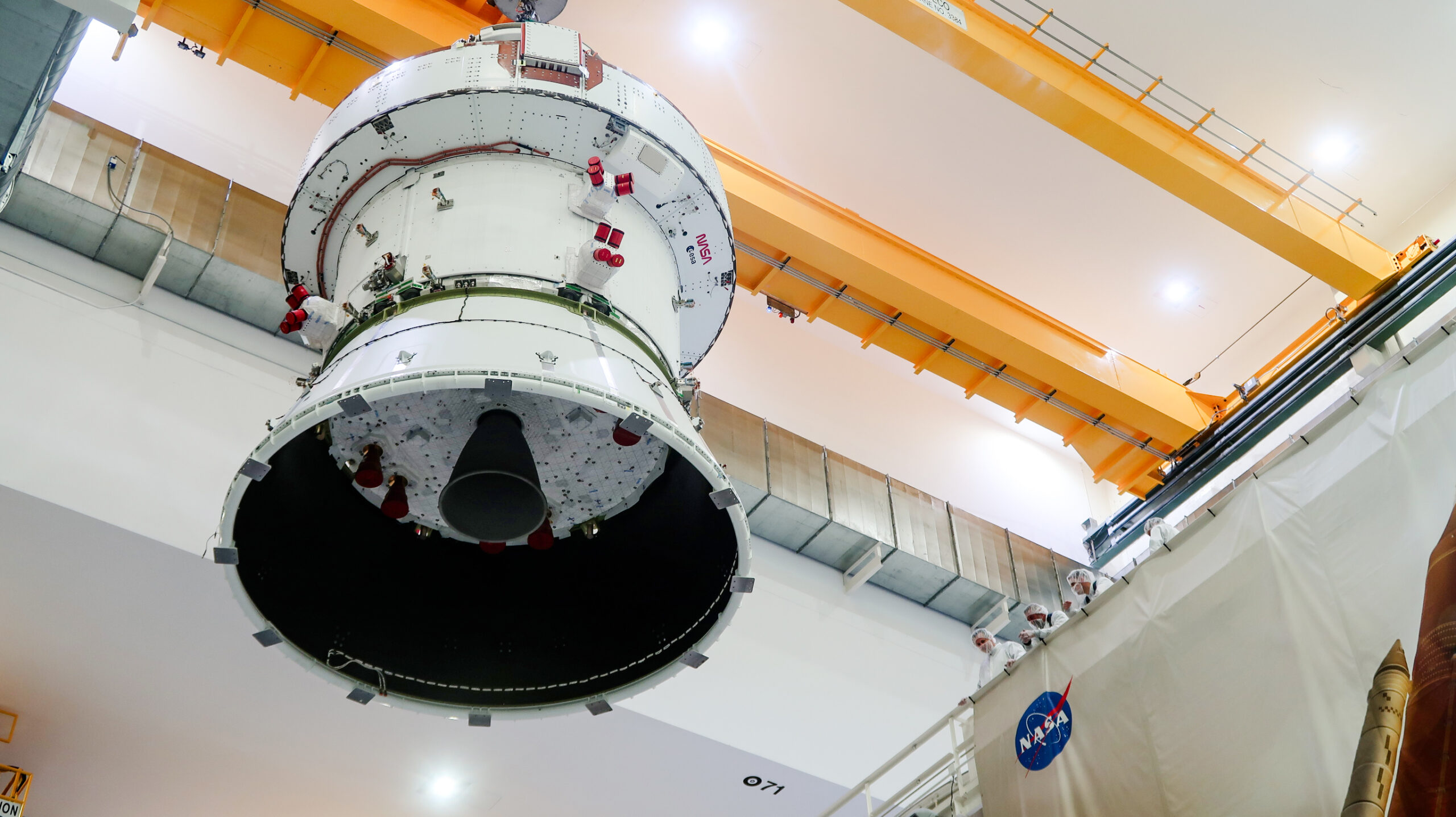 Lifting Orion into the altitude chamber. Credits: NASA