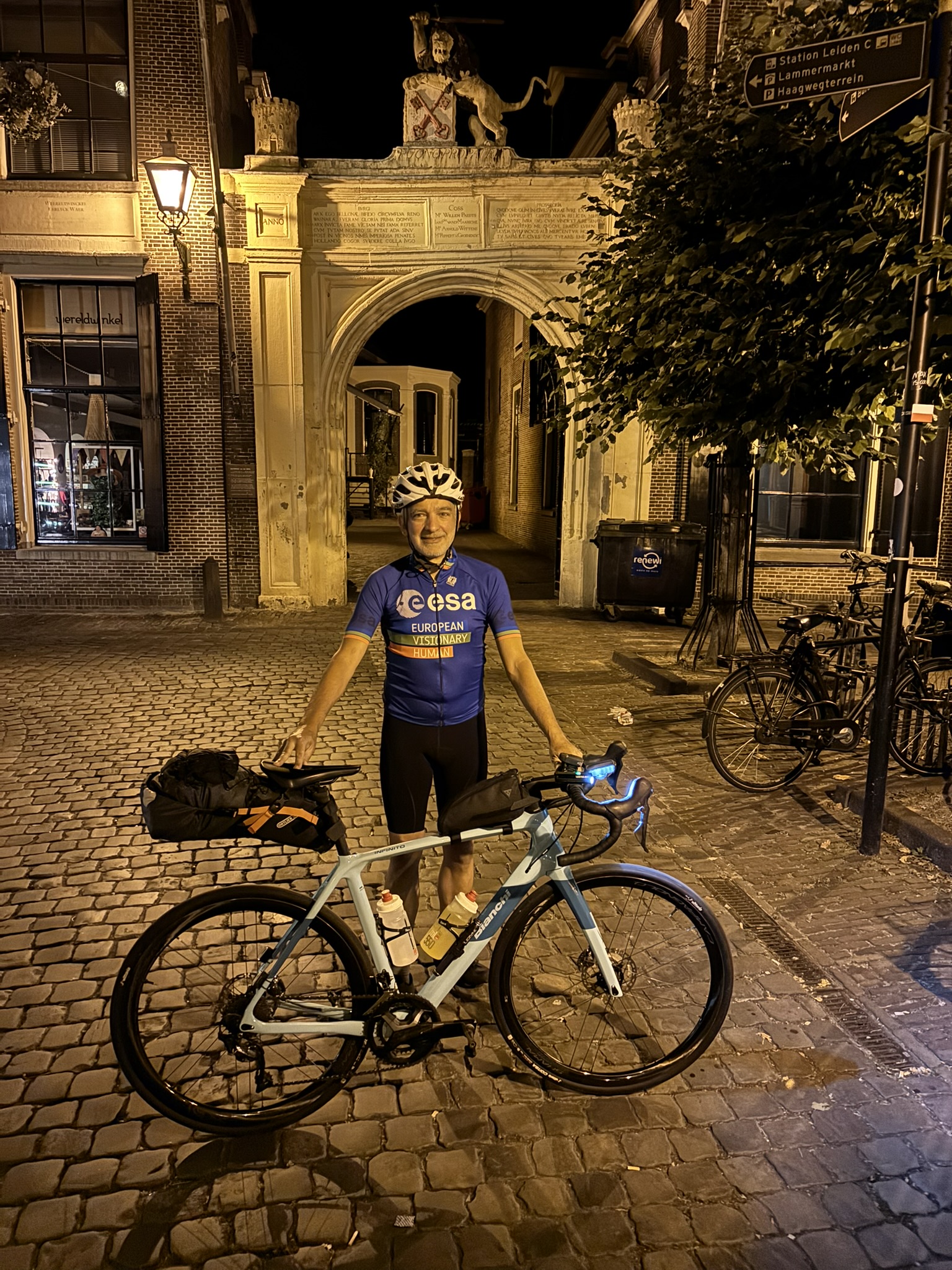 Antonio Preden, engineering team leader at ESA for the European Service Module, challenged himself in summer 2025 to beat the average speed of the first European Service Module (ESM-1) on its journey from Bremen to its furthest point from Earth during Artemis I. 