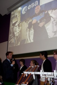 Prime Minister Rutte and students during the call with André Kuipers