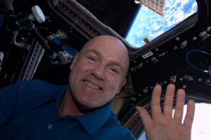 André sent a photo of himself waving from the Cupola