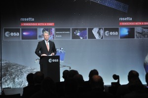 Thomas Reiter greets the audience at ESOC