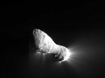 Comet Hartley-2 by NASA's EPOXI in 2010, from a distance of about 700 km. The nucleus is 2.2 km long.