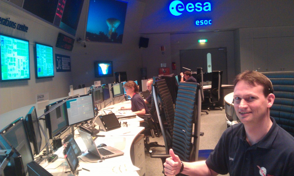 Team now in Main Control Room at ESOC. Credit: ESA