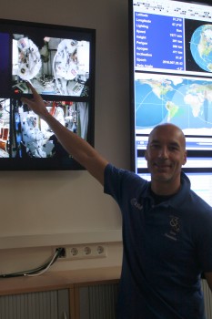Luca Parmitano pointing to his spacesuit at the European Astronaut Centre. Credits: ESA–J. Harrod CC BY SA IGO 3.0
