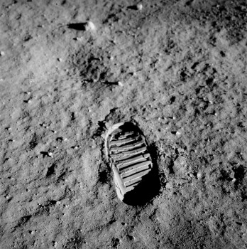 Apollo 11 astronaut footprint in Moon regolith. Credits: NASA