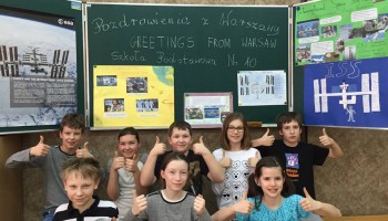 Hi! Best regards from Poland - we take part in the international ESERO project 　 Special greetings to Tim Peake! Waiting for the chat with Tim Peake next Thursday at the Centrum Kopernika in Warsaw!